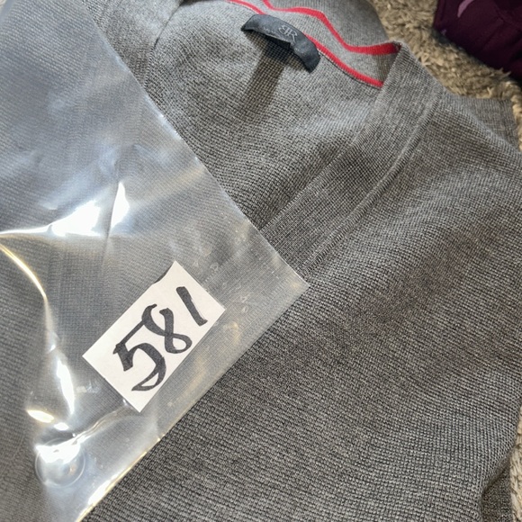 Banana Republic NWOT! Grey V Neck Button Down  Pockets Cardigan Sweater - Picture 13 of 13